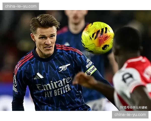 阿尔特塔考虑厄德高后撤踢后腰 构建菱形中场破解曼城四人压迫